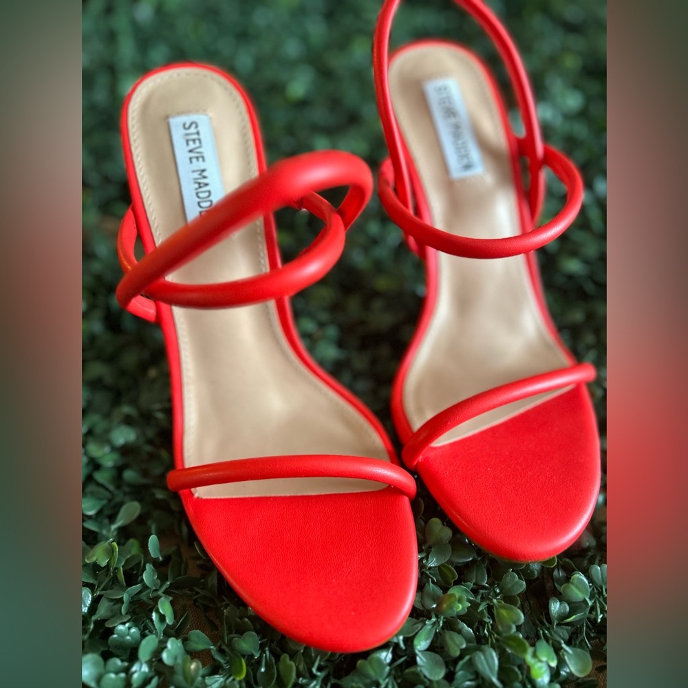 Steve Madden Heels. Red. Size 9. Never worn.